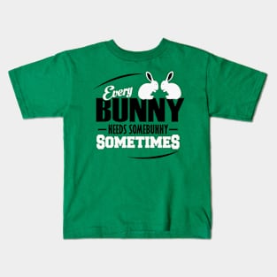 Everybunny needs somebunny Kids T-Shirt